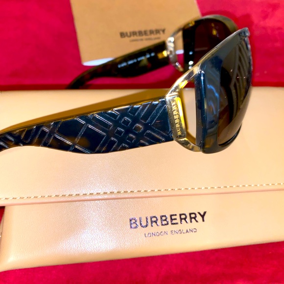 Burberry Wrap Sunglasses - Picture 1 of 8